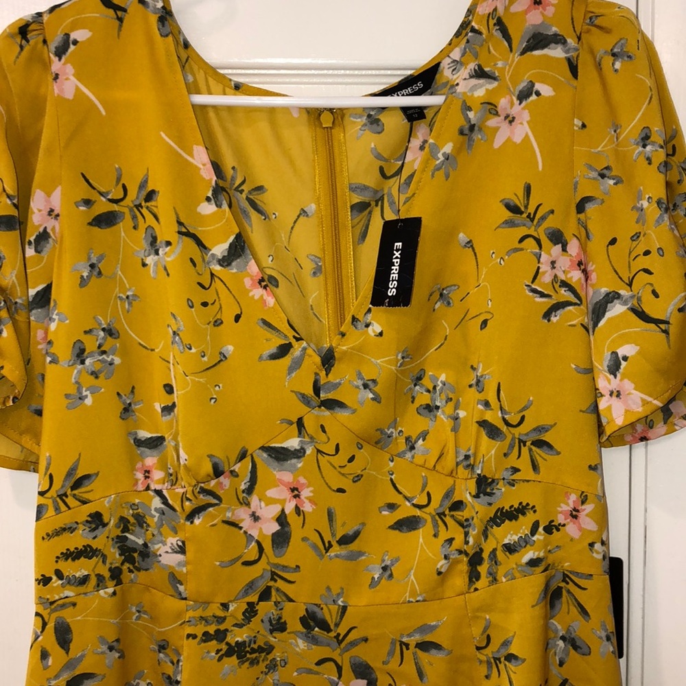 NWT! Express Dress! Size 12! 👗 - Picture 4 of 9